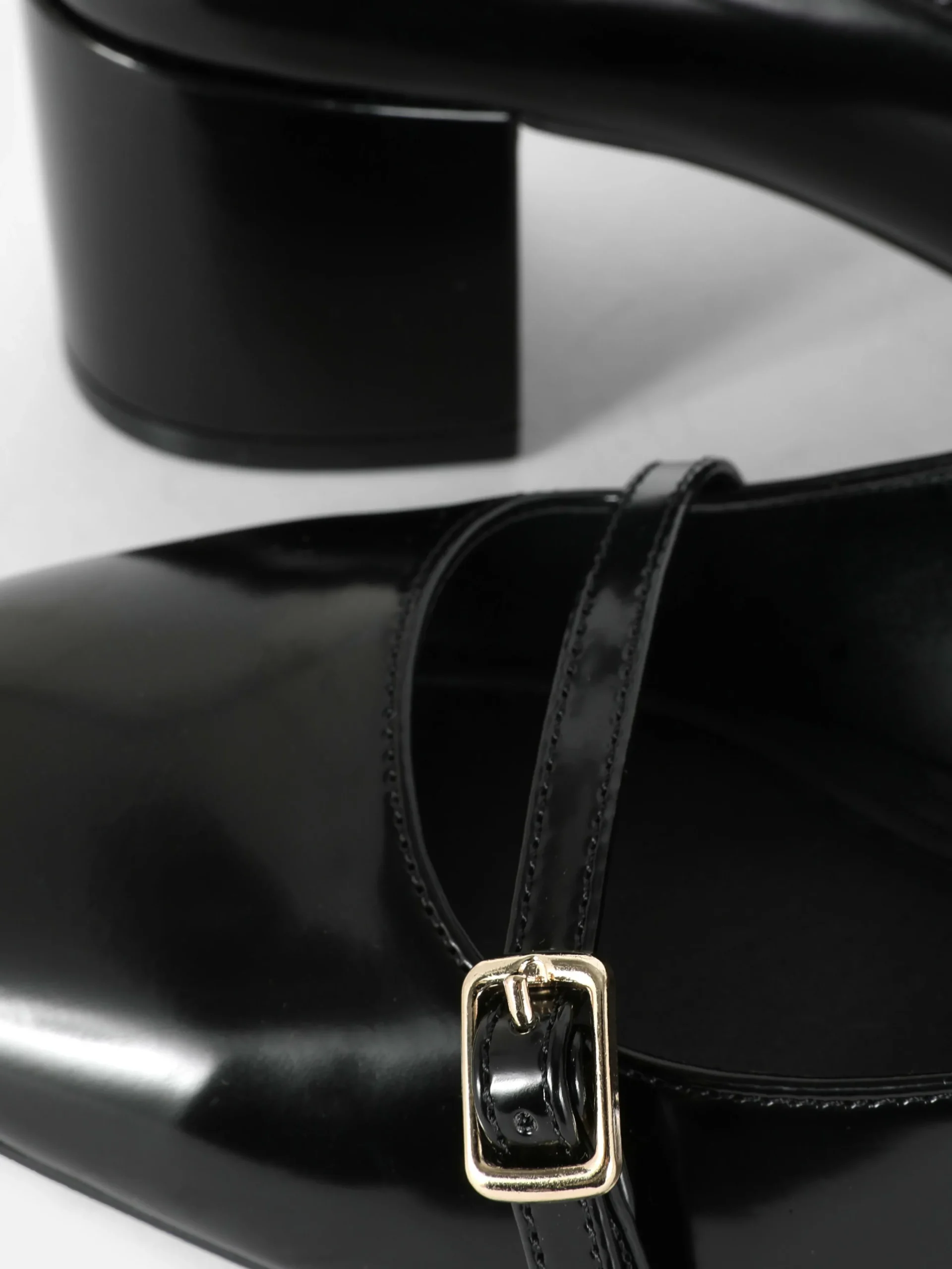 Babies à Talons Et à Triple Bride Rita Ora