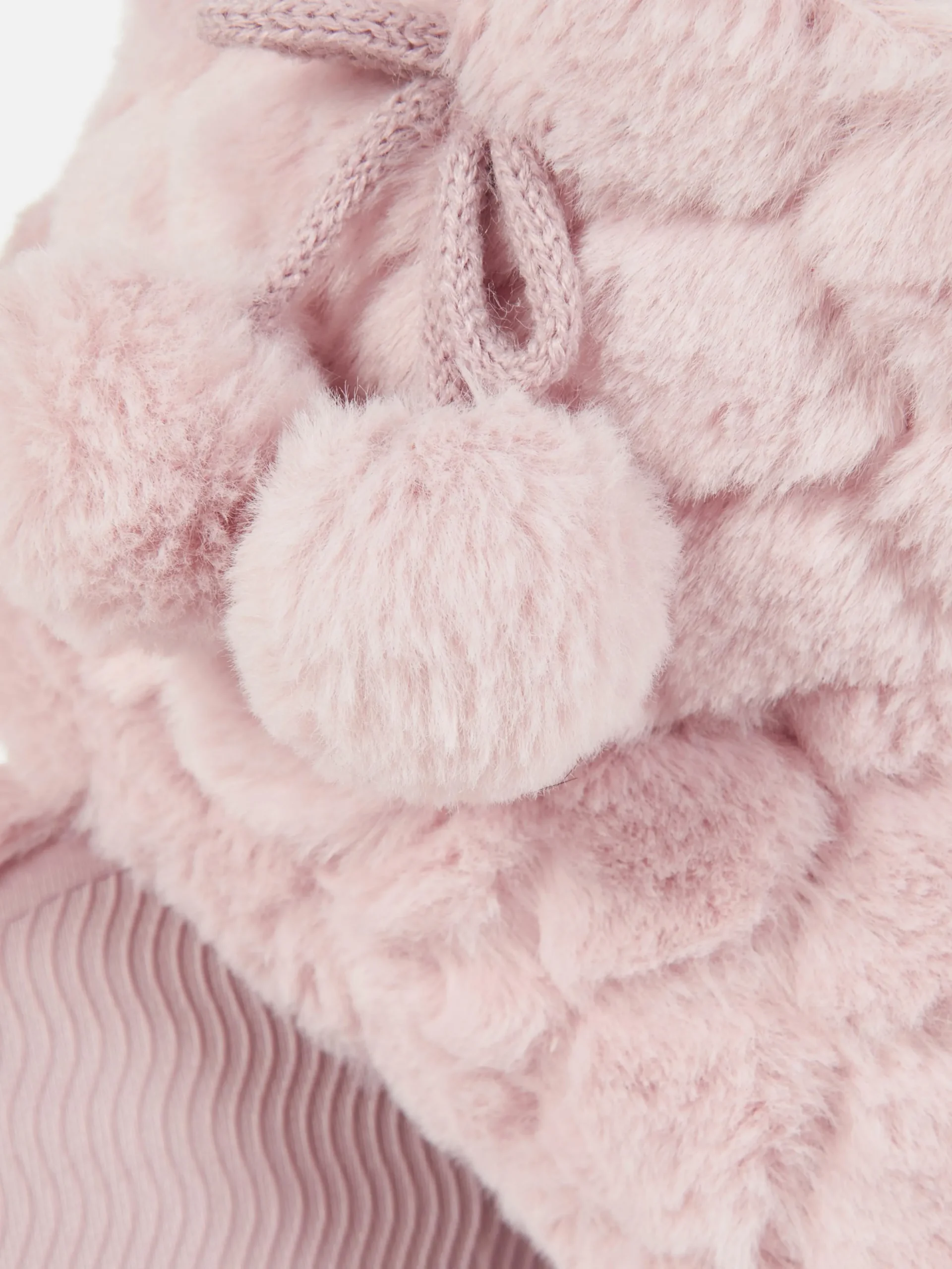 Bottines Duveteuses à Pompons