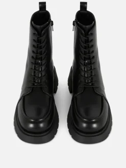 Bottines Lacées Avec Empiècement Sur L'embout