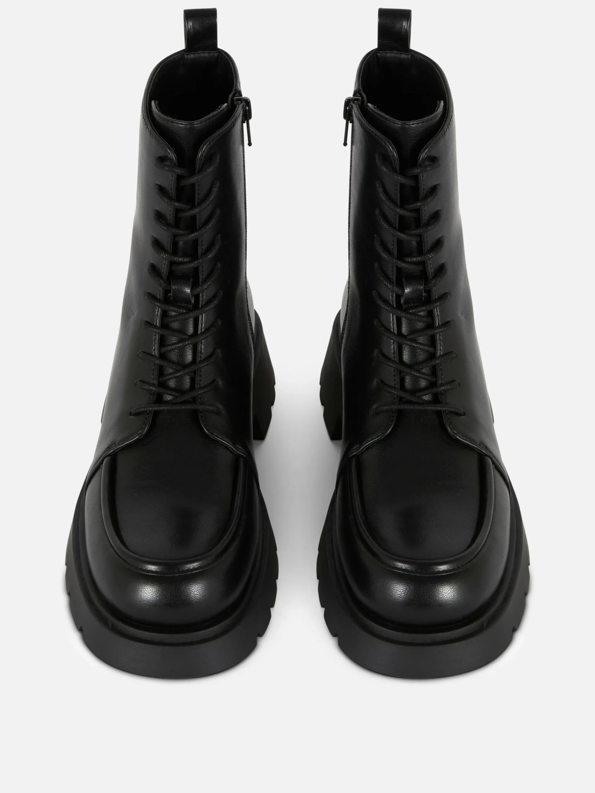 Bottines Lacées Avec Empiècement Sur L'embout