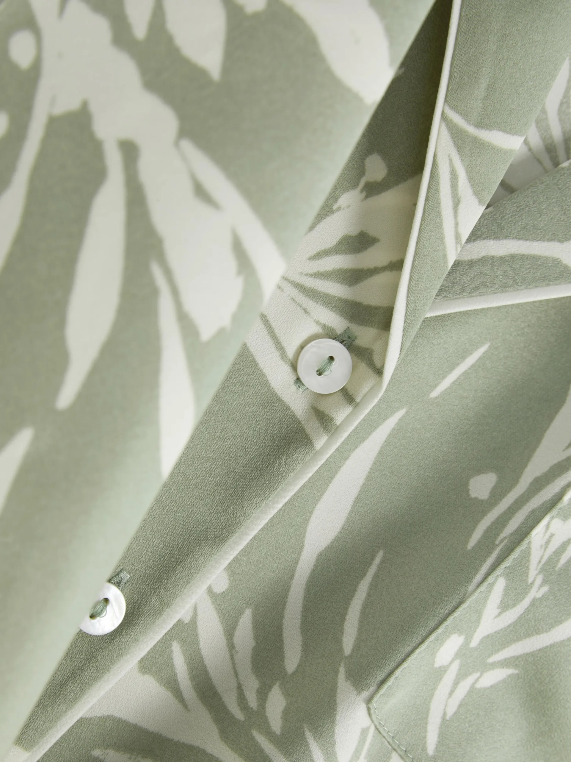 Chemise De Nuit En Satin à Motif Feuilles