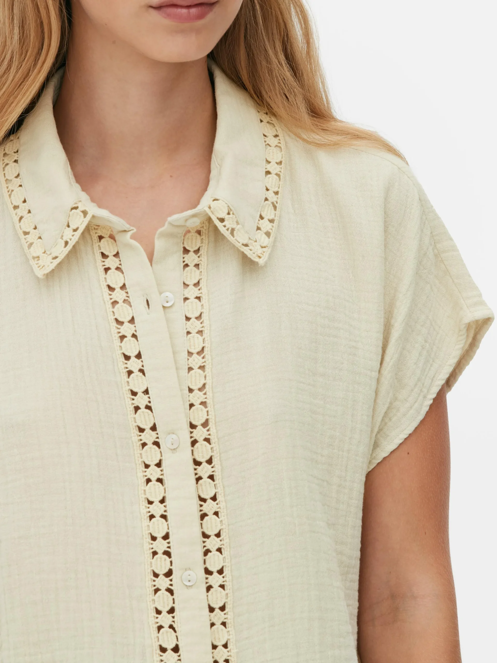 Chemisier à Manches Courtes Et Finitions En Crochet