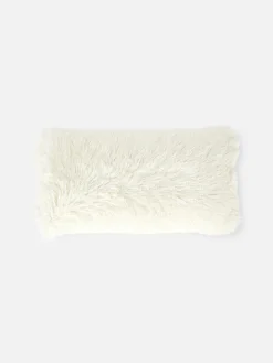 Coussin Duveteux De Forme Allongée