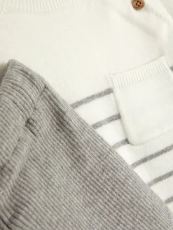 Ensemble Pull En Maille Et Legging à Rayures