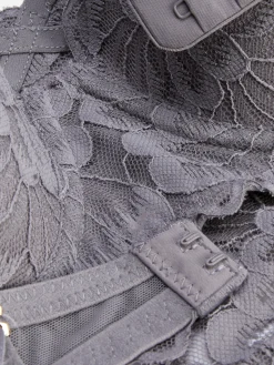 Ensemble Soutien-gorge Balconnets Et String En Dentelle