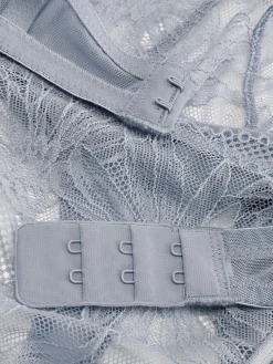 Ensemble Soutien-gorge Non Rembourré Et String En Dentelle