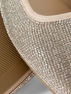 Escarpins Cloutés à Bout Carré