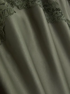 Nuisette Mi-longue En Satin à Finitions En Dentelle